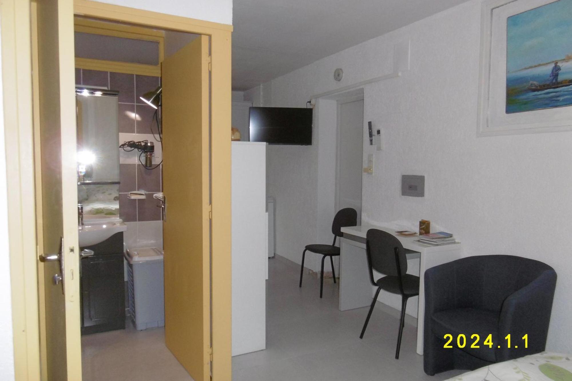 Rez De Chaussee Studio Climatise Dans Villa إج مورت المظهر الخارجي الصورة